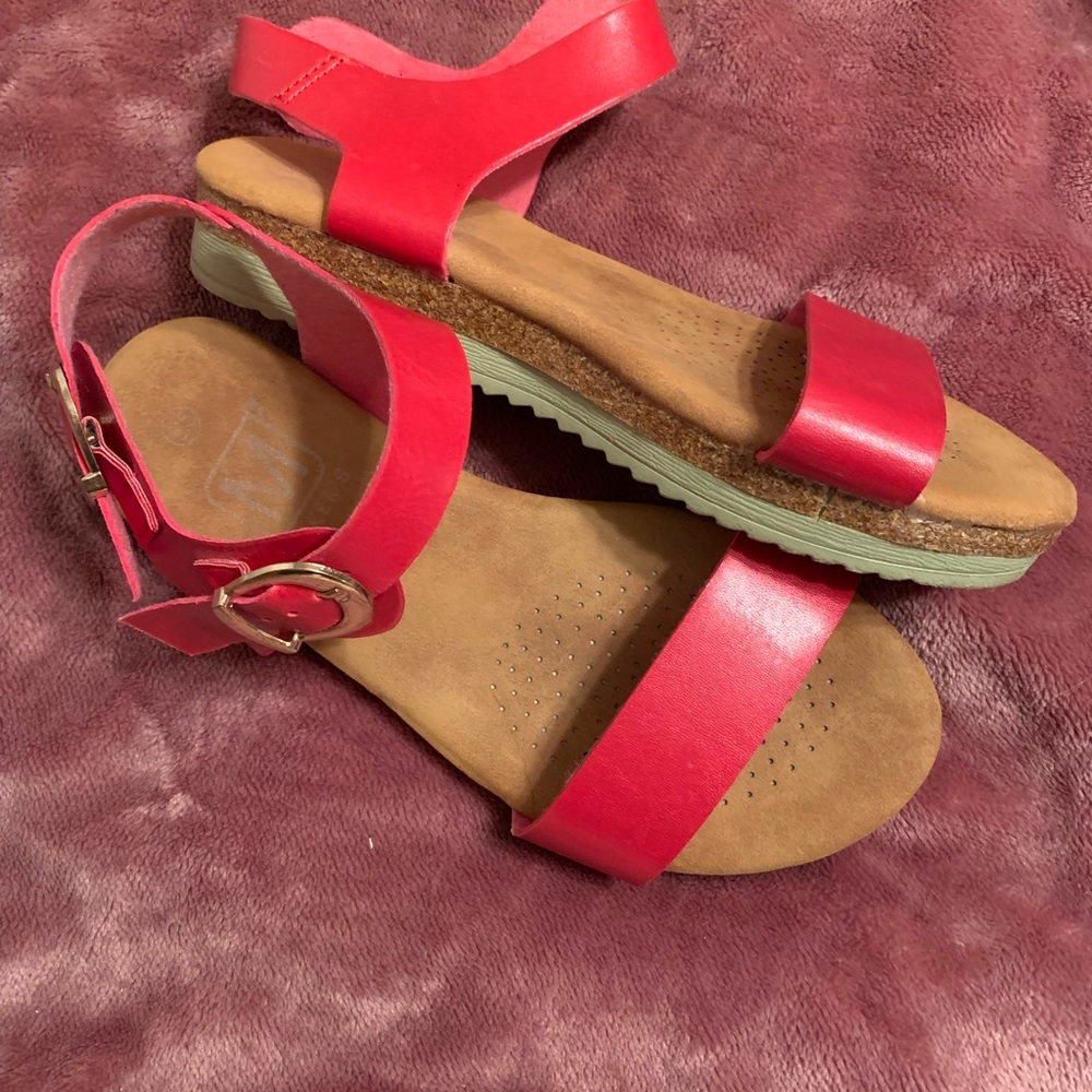 Red Maker’s Sandals, size 5.5